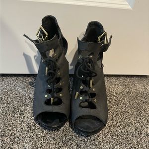 Steve Madden Lace Up heels